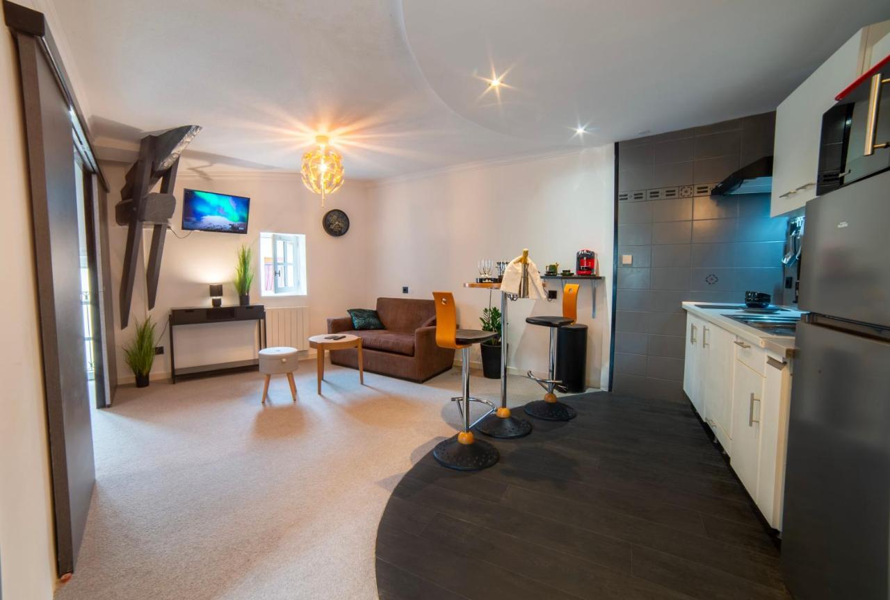 Appart'Hotel Chaleureux Au Coeur De Tullins - Le Roitelet Luaran gambar