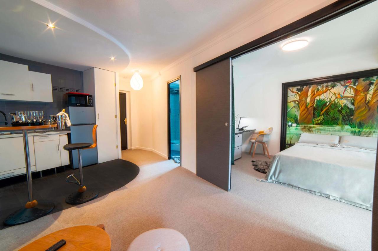 Appart'Hotel Chaleureux Au Coeur De Tullins - Le Roitelet Luaran gambar