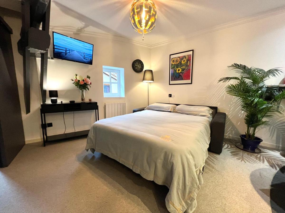 Appart'Hotel Chaleureux Au Coeur De Tullins - Le Roitelet Luaran gambar